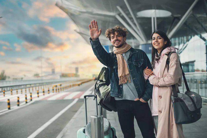 Reisende am Flughafen